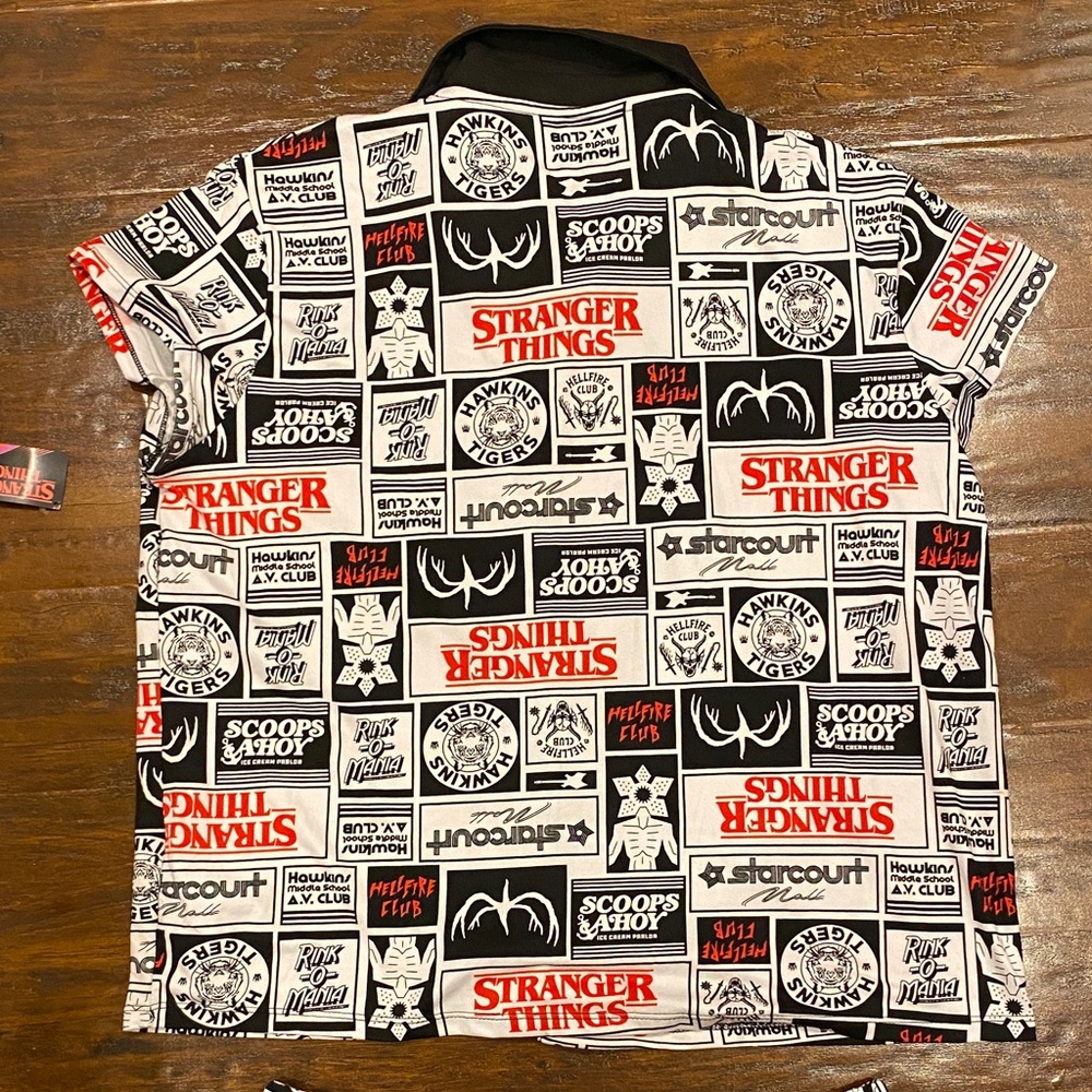 NWT Netflix Stranger Things Women's Printed Notched Top & Shorts PJ Set Size S - Picture 6 of 10